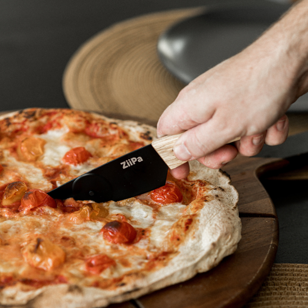 ZiiPa Pizza Knife with Cutter Wheel